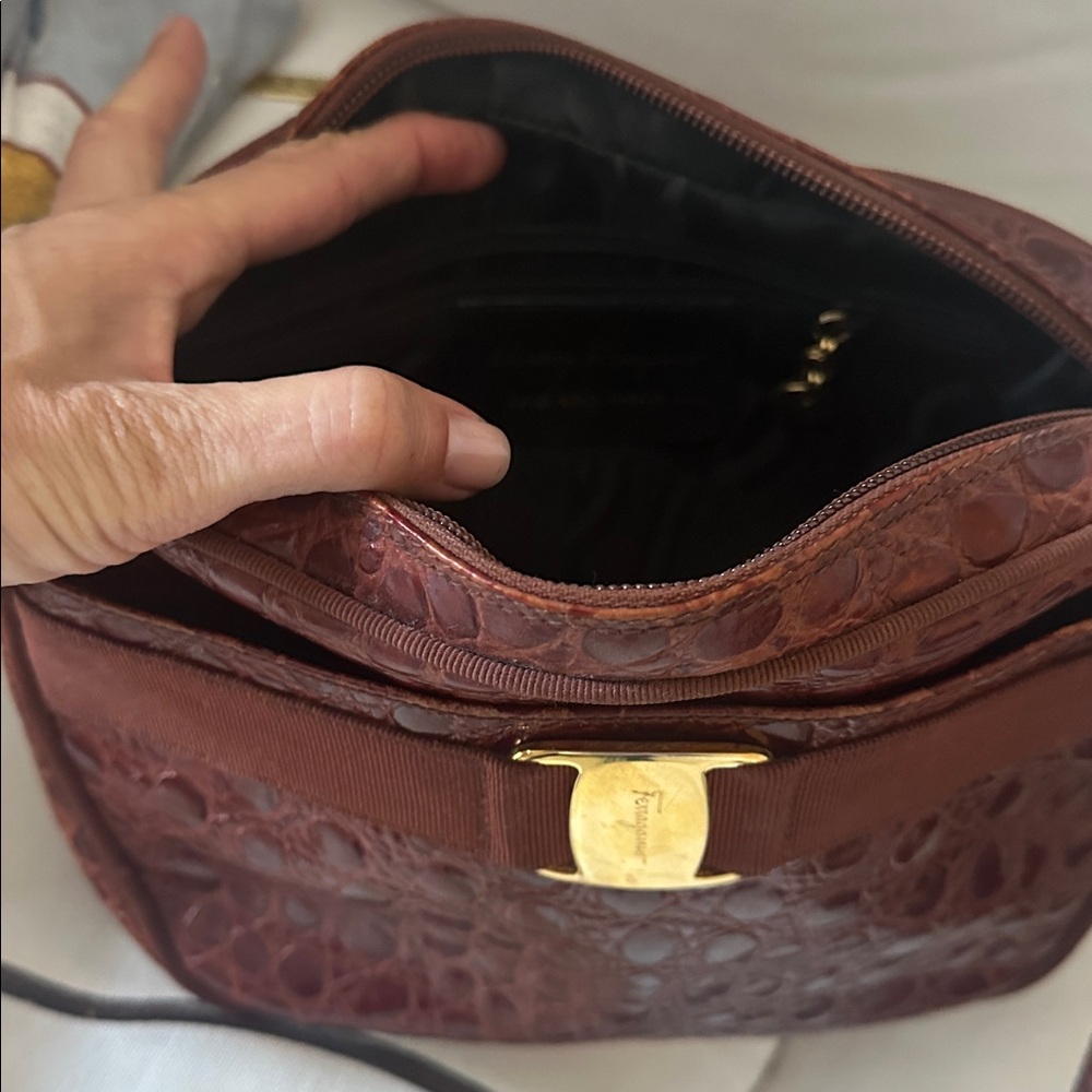 Vintage Ferragamo cross body bag - Picture 2 of 3